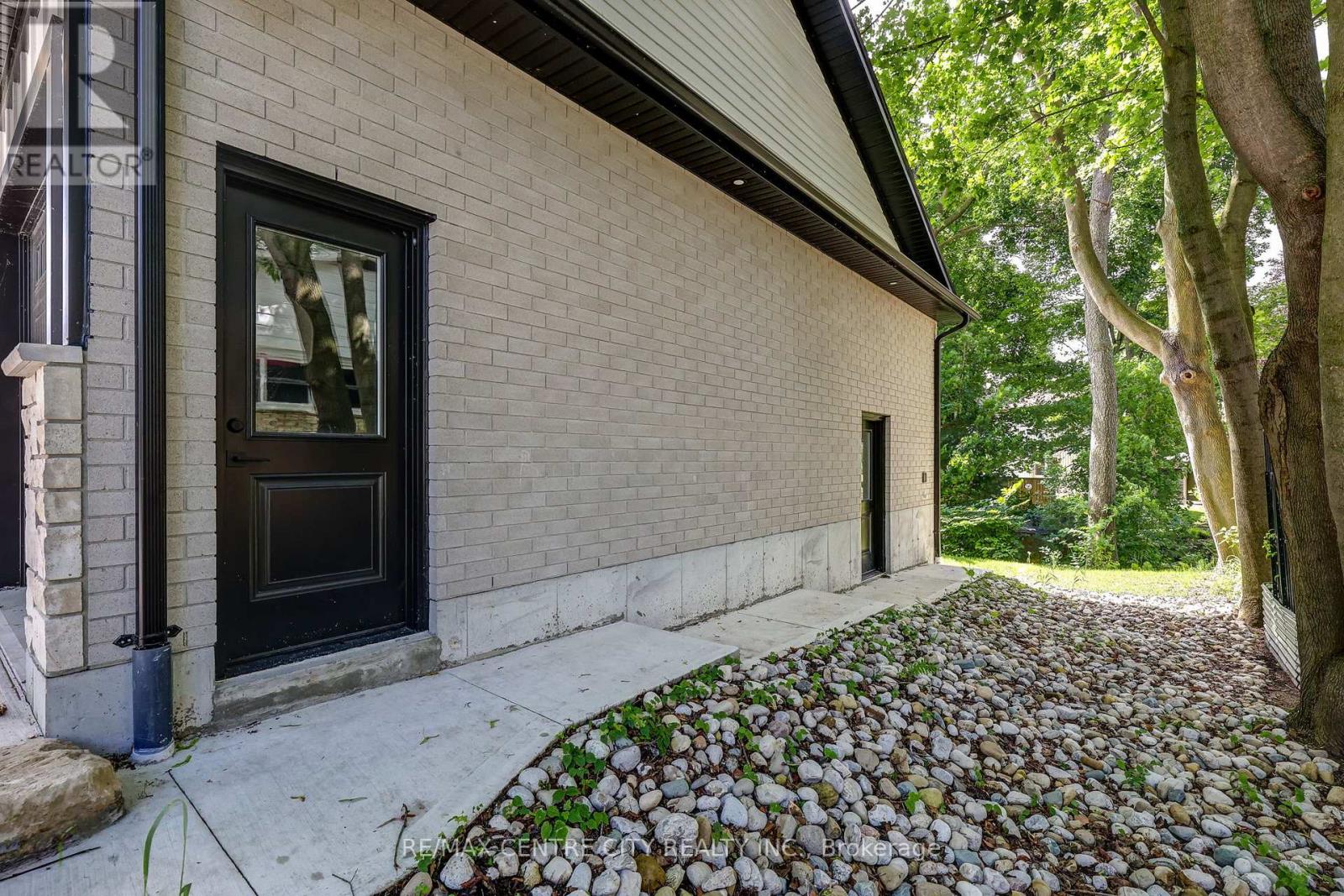 9 DELEVAN CRESCENT - 20
