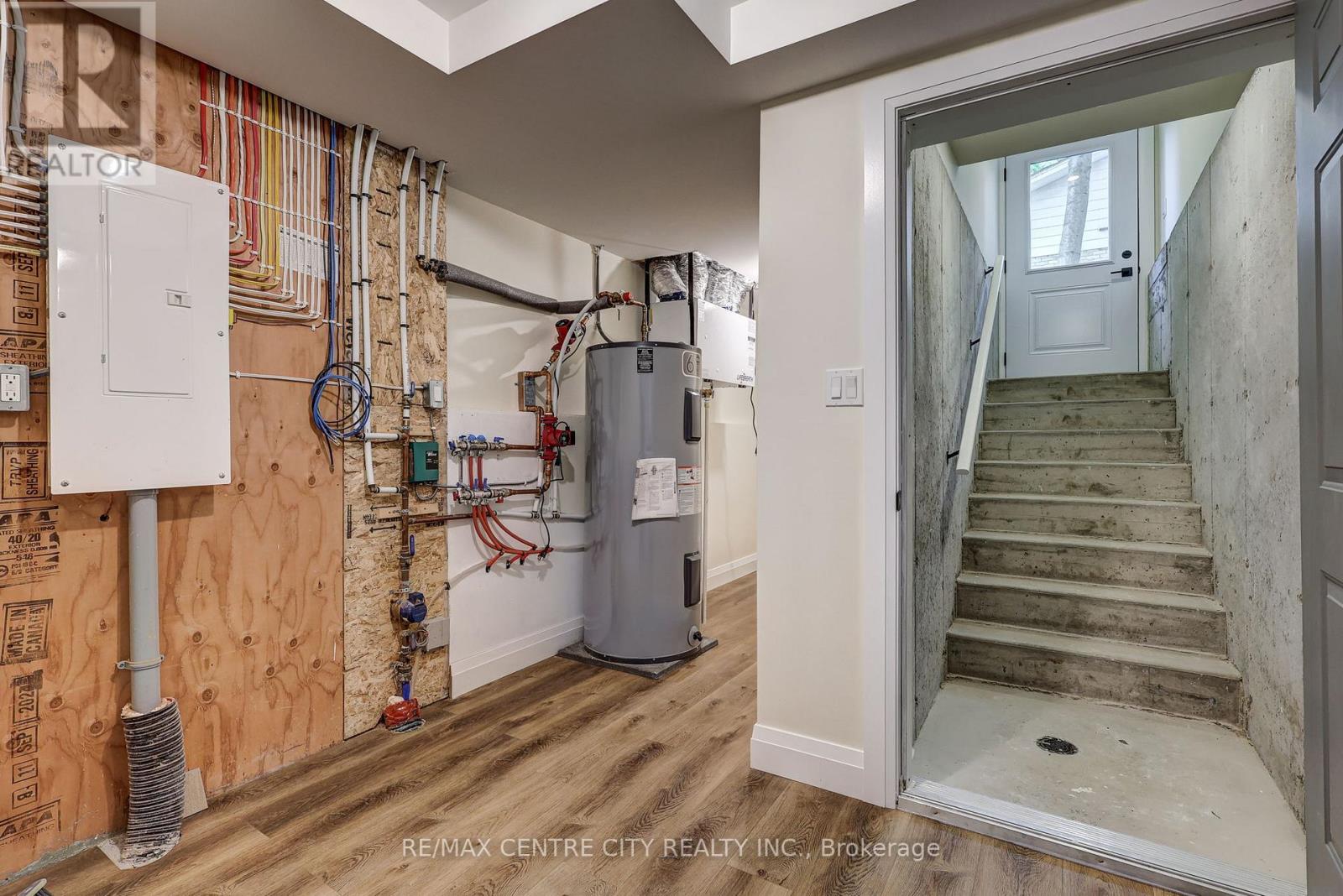 9 DELEVAN CRESCENT - 21