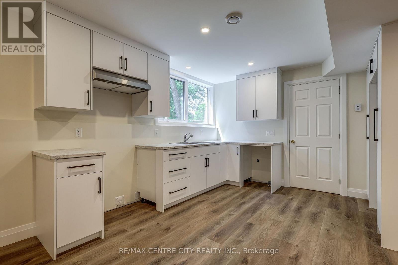 9 DELEVAN CRESCENT - 22