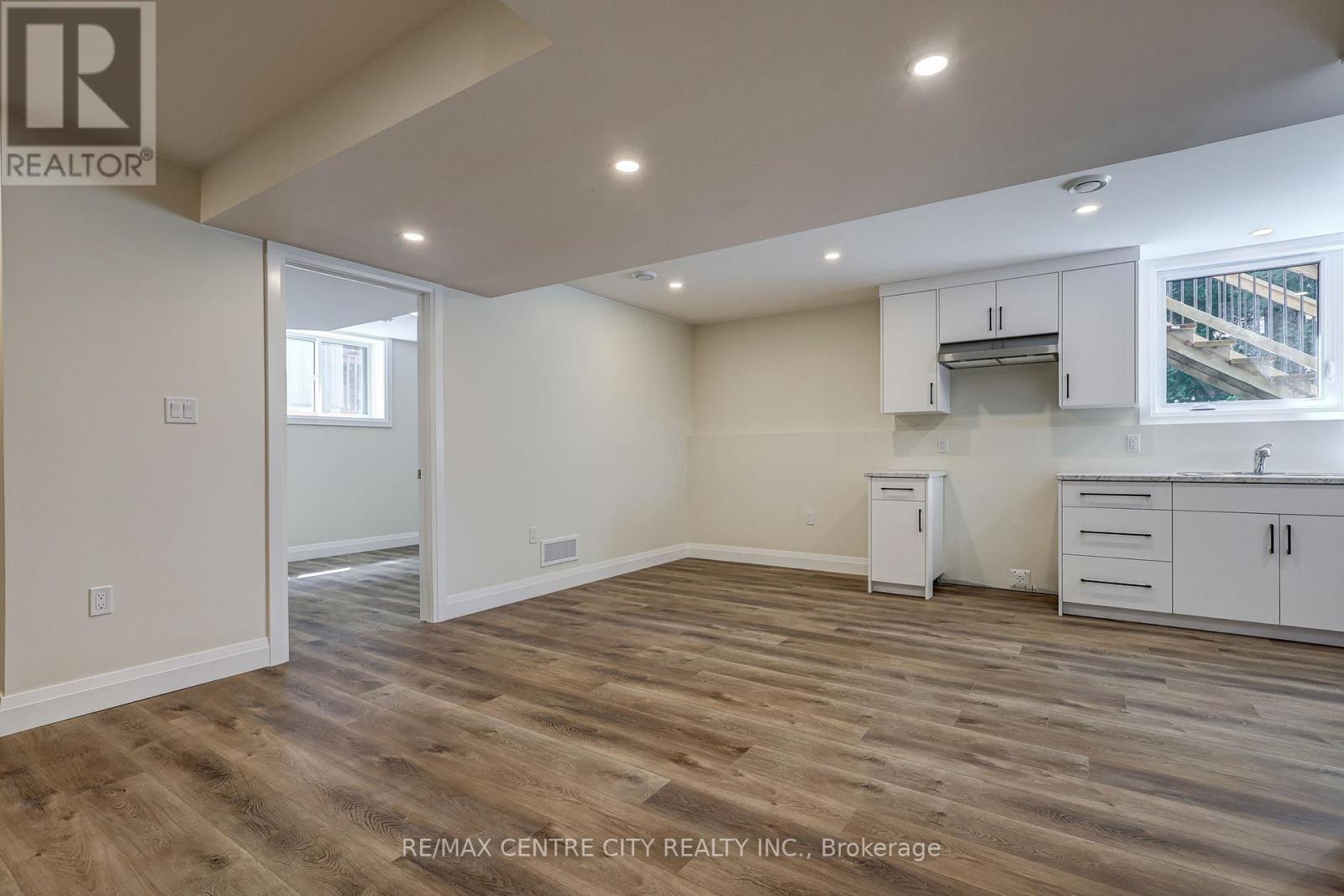 9 DELEVAN CRESCENT - 23