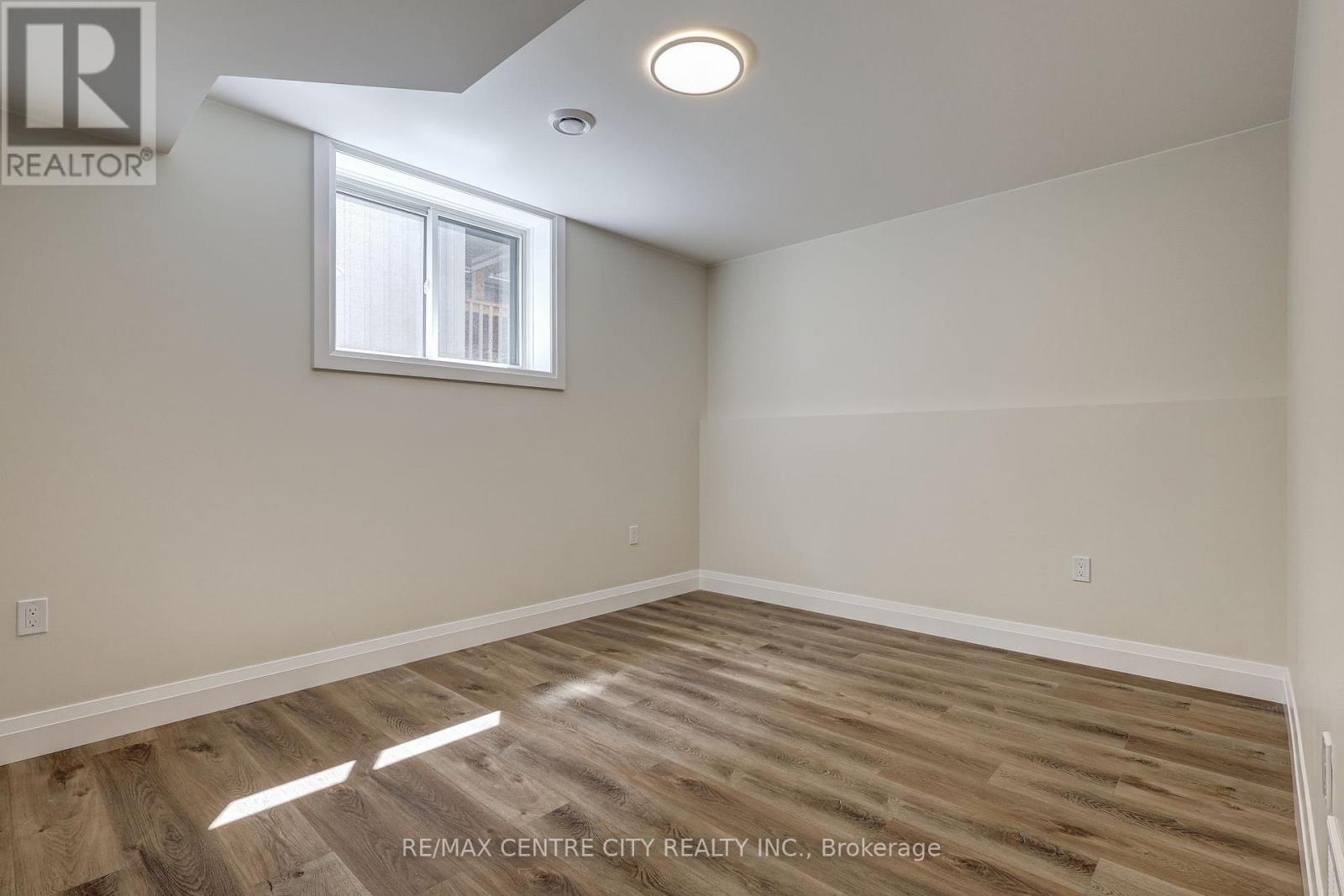 9 DELEVAN CRESCENT - 24