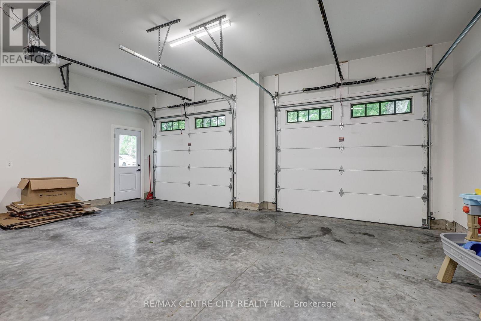 9 DELEVAN CRESCENT - 28