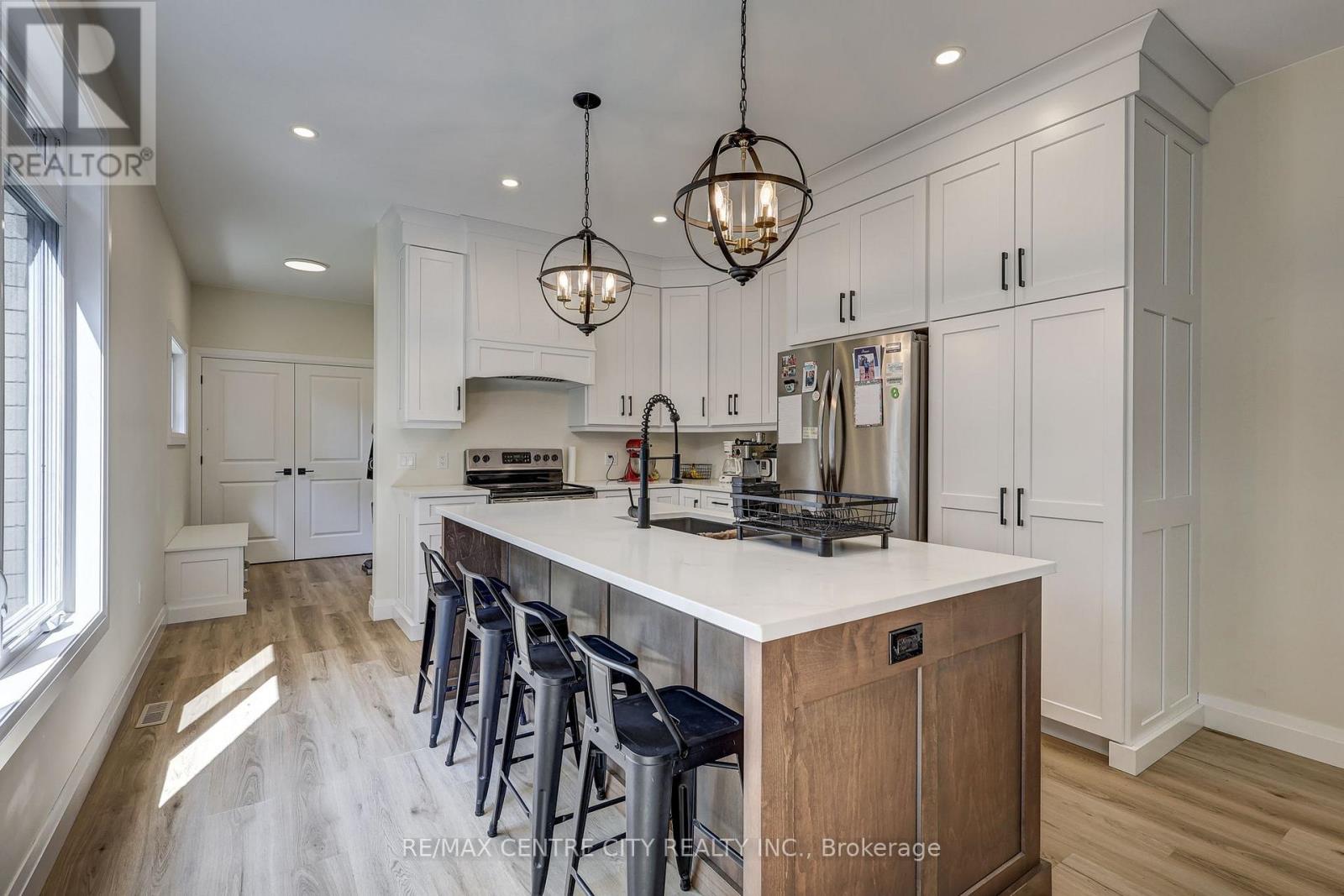 9 DELEVAN CRESCENT - 4