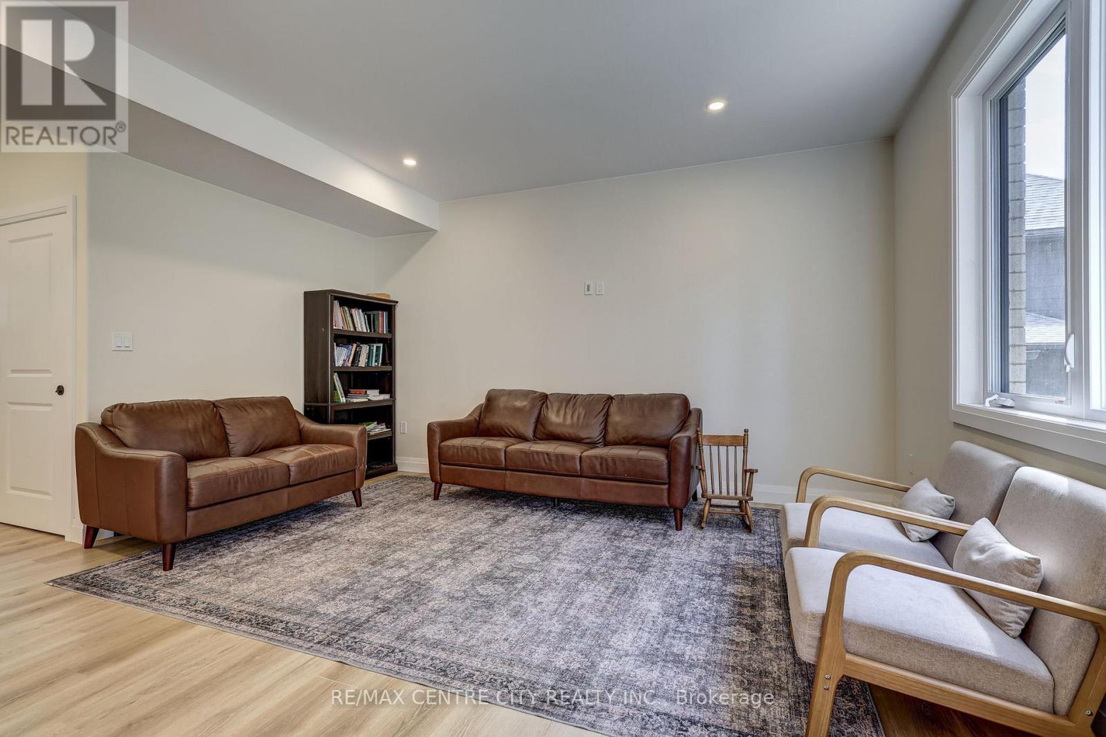9 DELEVAN CRESCENT - 8