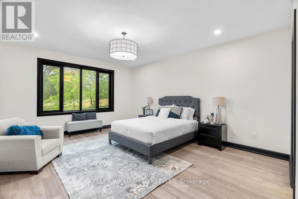 28 MANNING COURT - 23