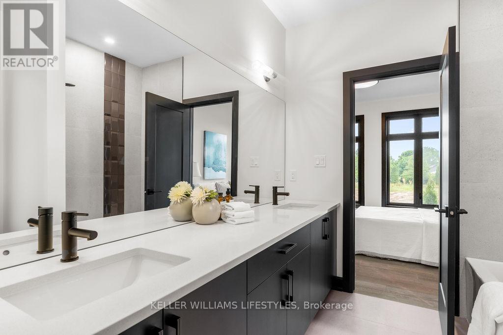 28 MANNING COURT - 31