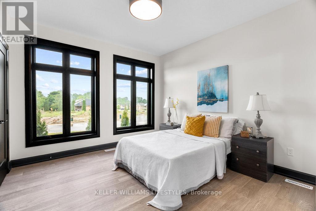28 MANNING COURT - 32
