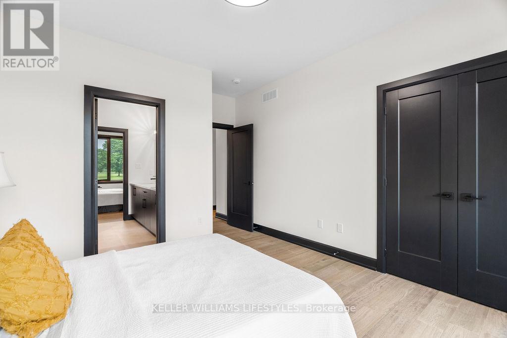 28 MANNING COURT - 33