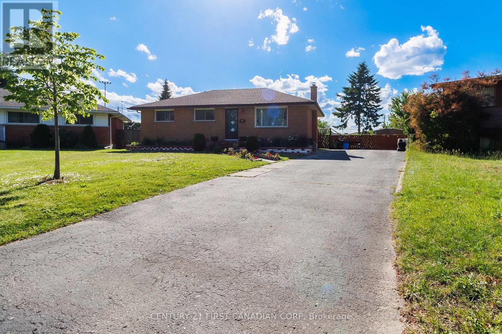 117 GOLDWICK CRESCENT - 1