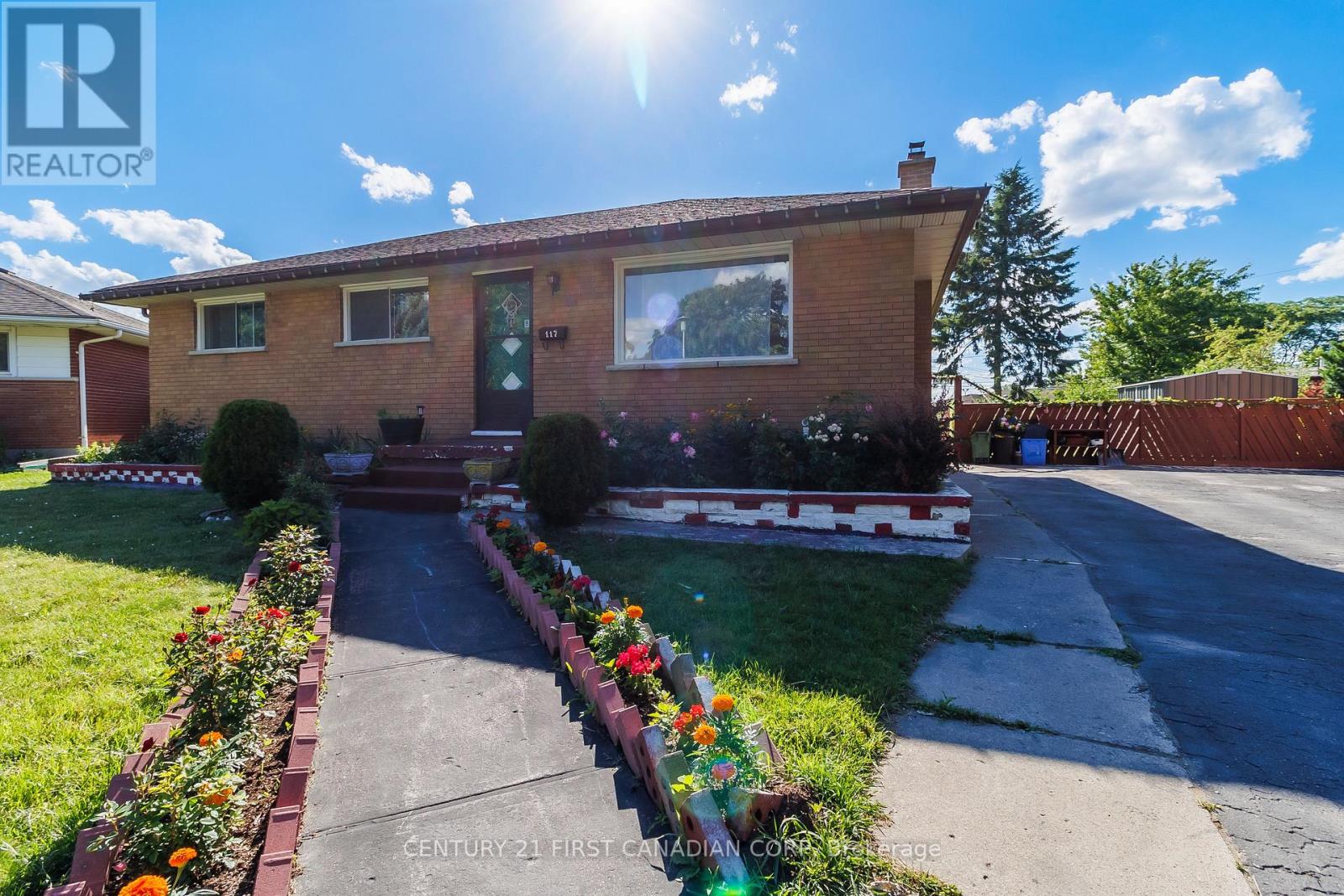 117 GOLDWICK CRESCENT - 2