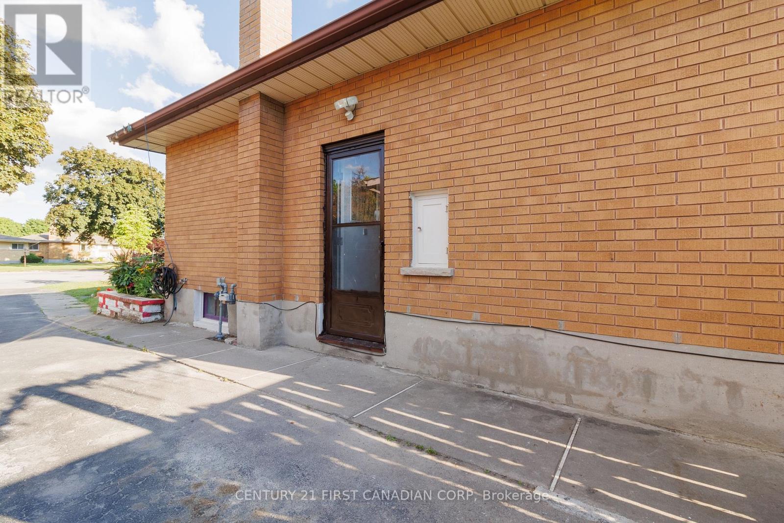 117 GOLDWICK CRESCENT - 31