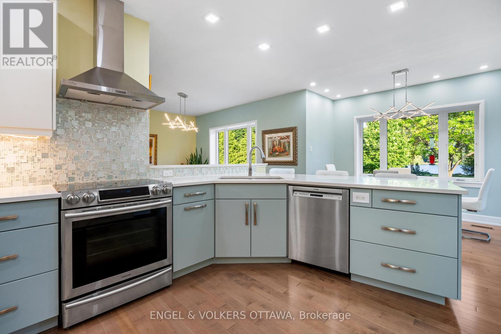 1562 LAKESHORE DRIVE - 13