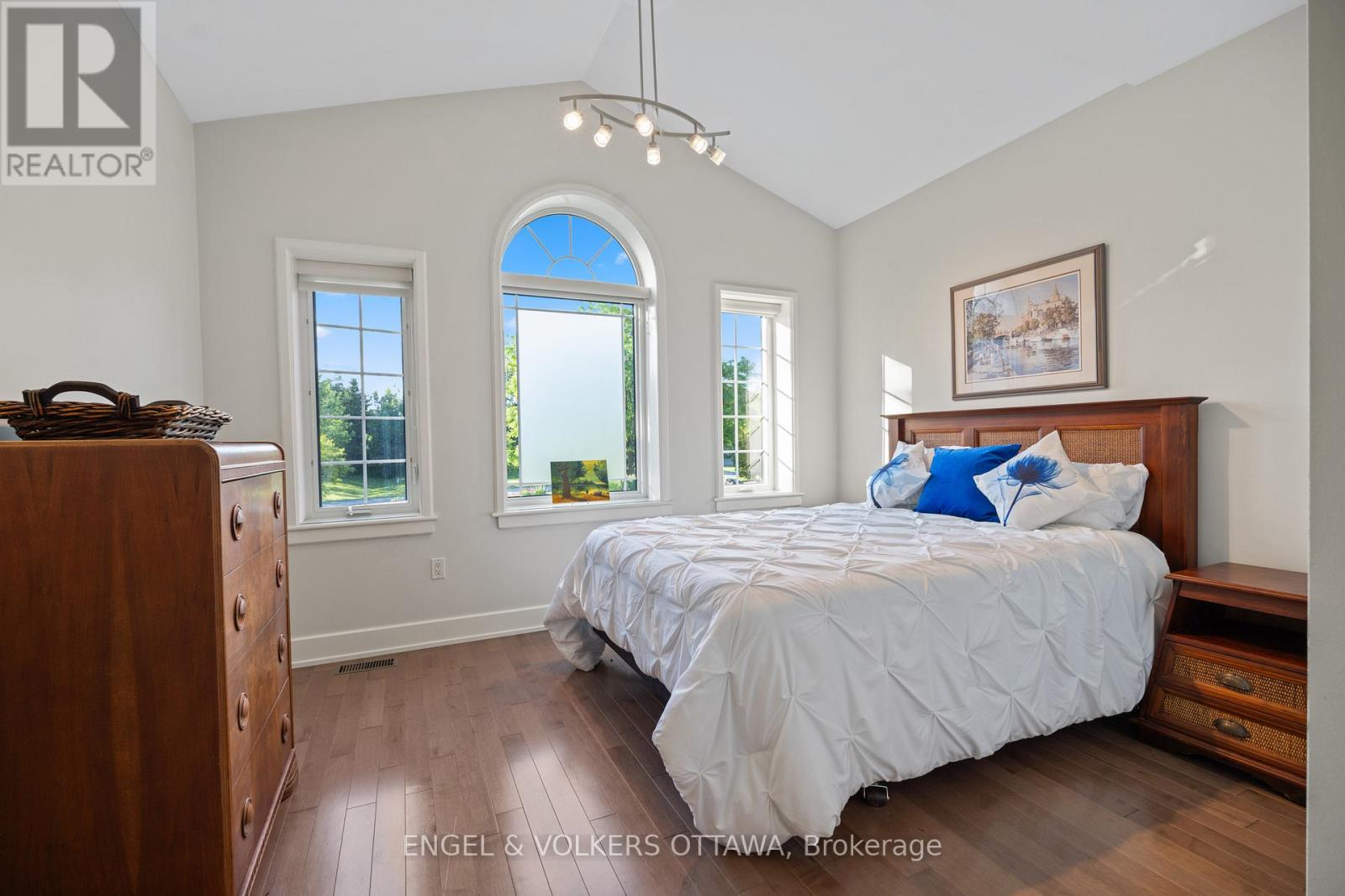 1562 LAKESHORE DRIVE - 18