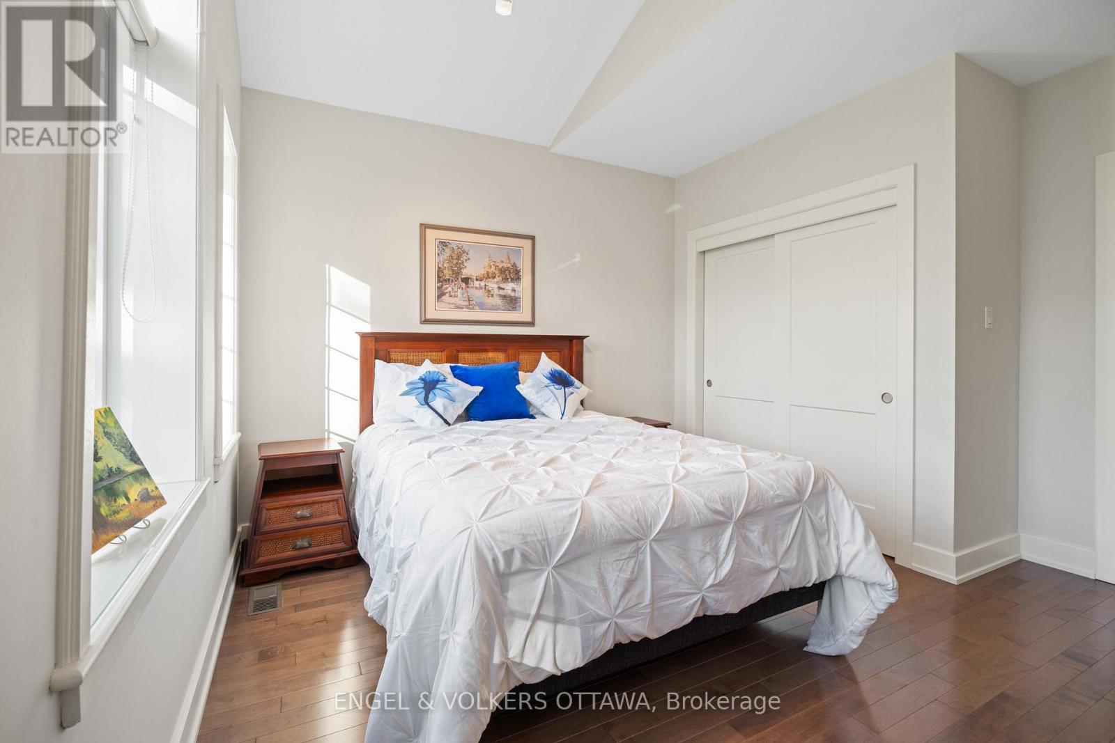 1562 LAKESHORE DRIVE - 19