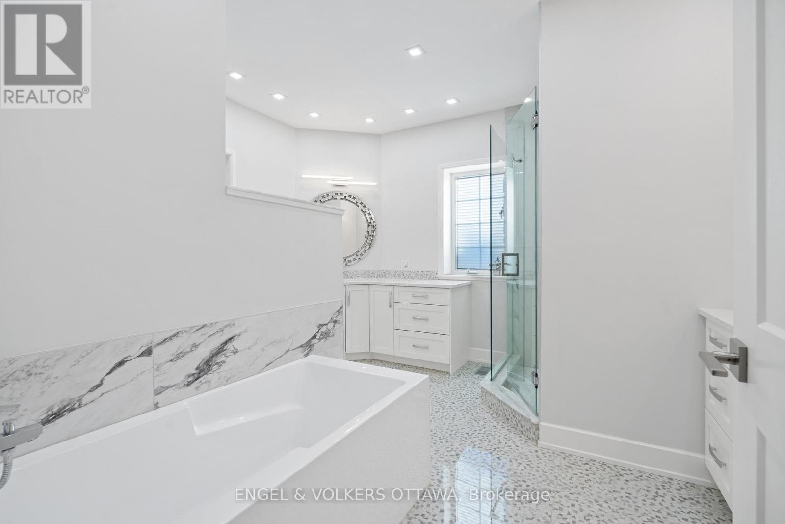 1562 LAKESHORE DRIVE - 24