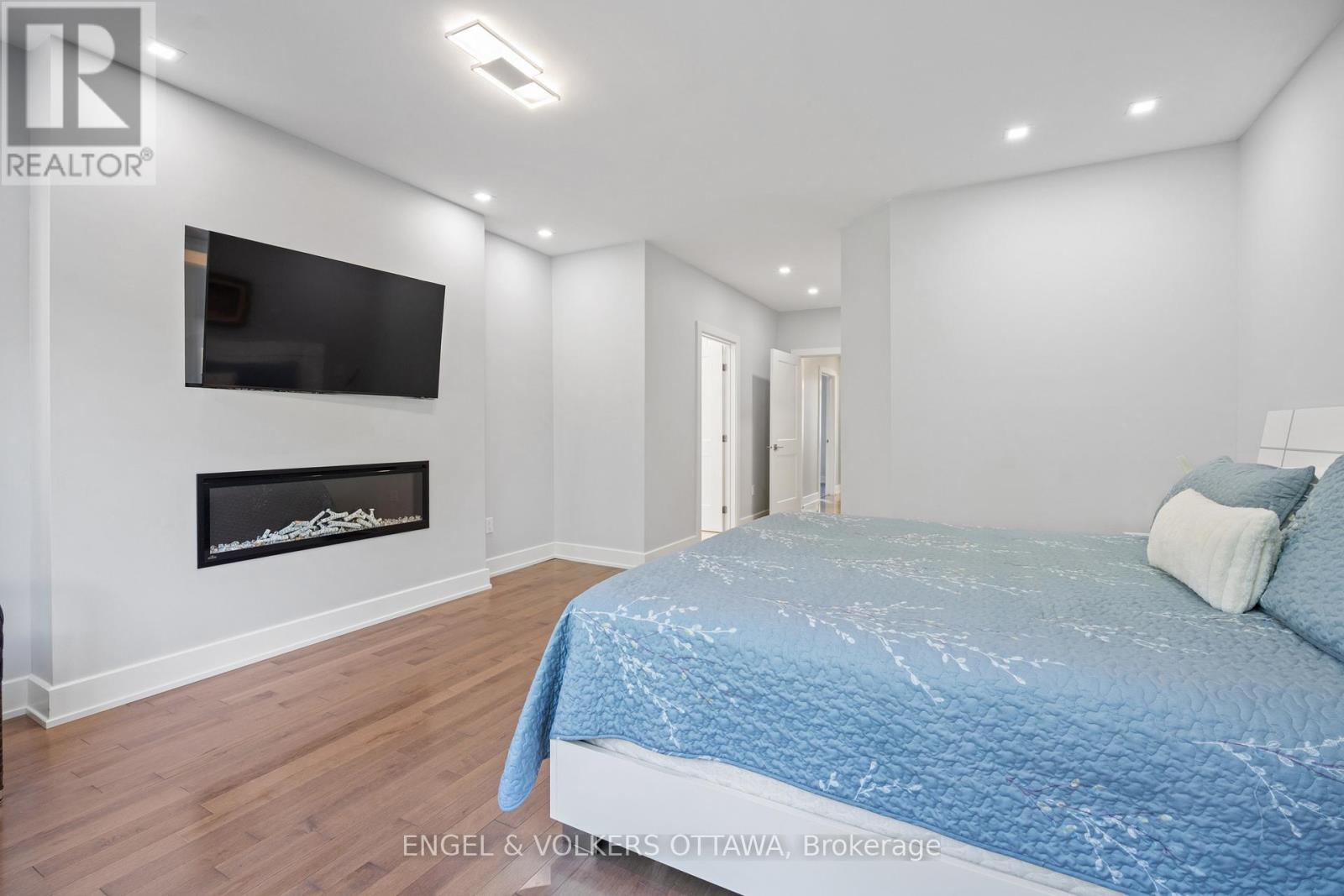 1562 LAKESHORE DRIVE - 27