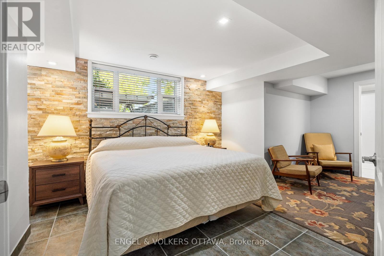1562 LAKESHORE DRIVE - 33