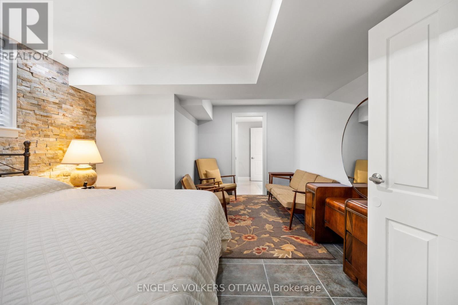 1562 LAKESHORE DRIVE - 34