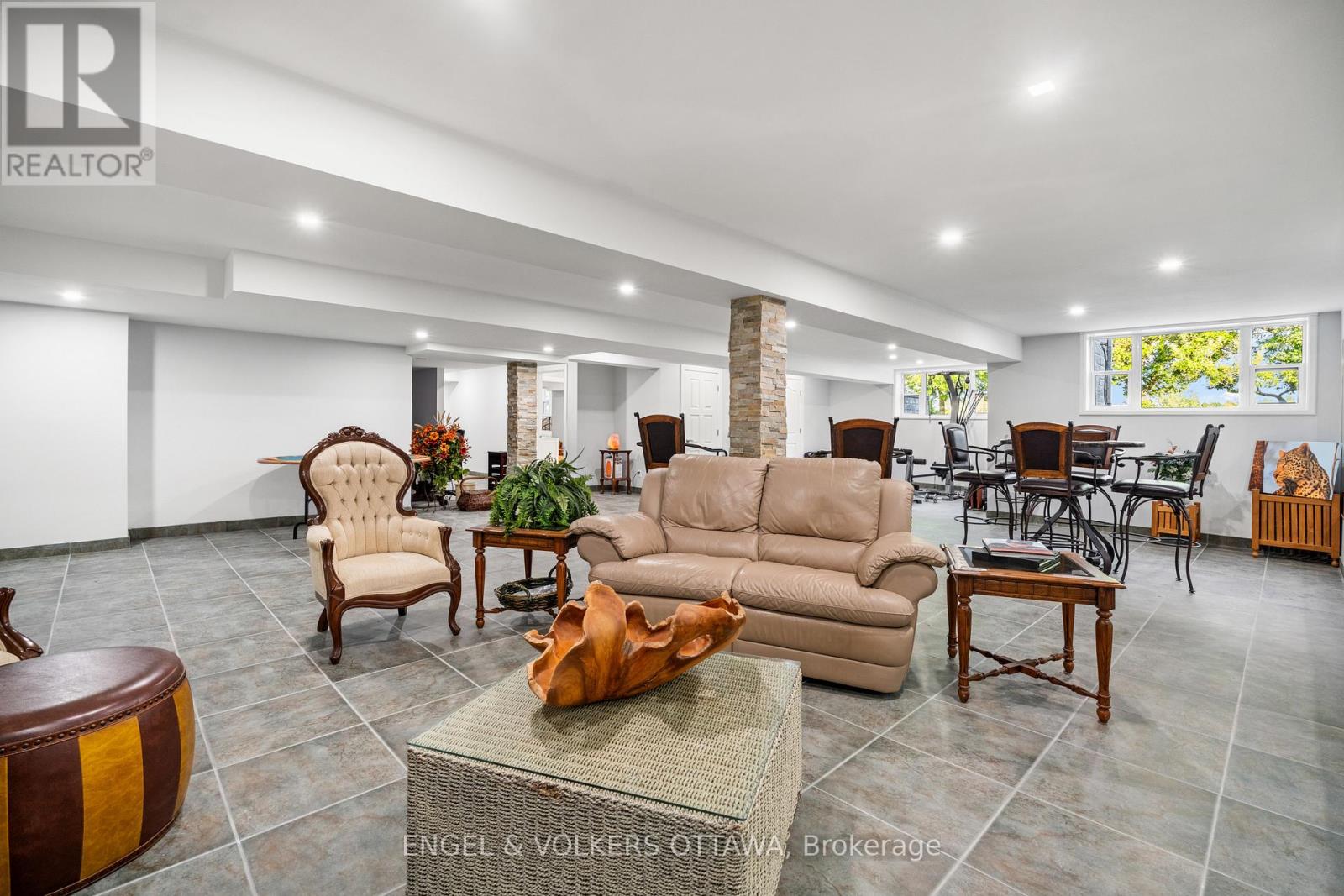 1562 LAKESHORE DRIVE - 37