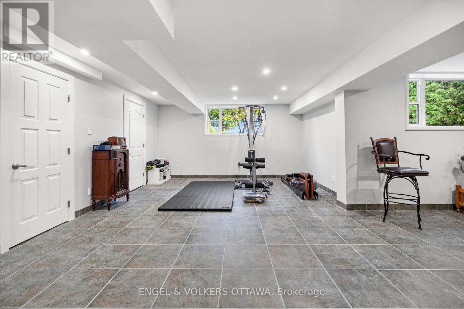 1562 LAKESHORE DRIVE - 38