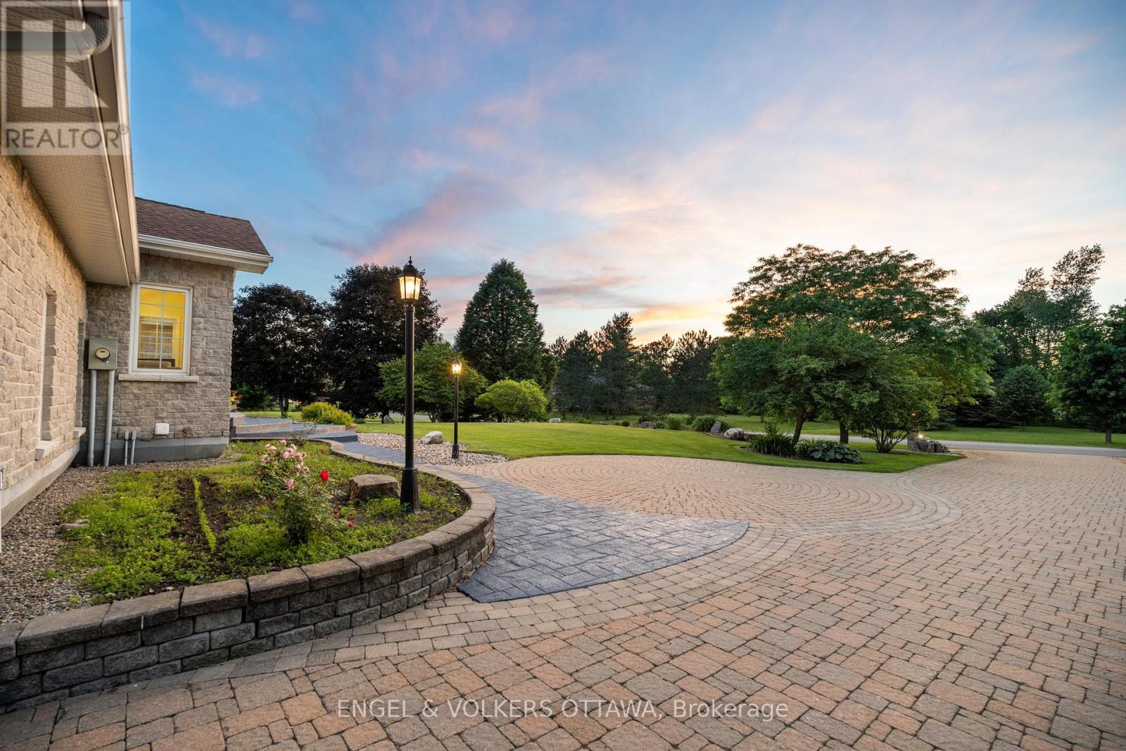 1562 LAKESHORE DRIVE - 41