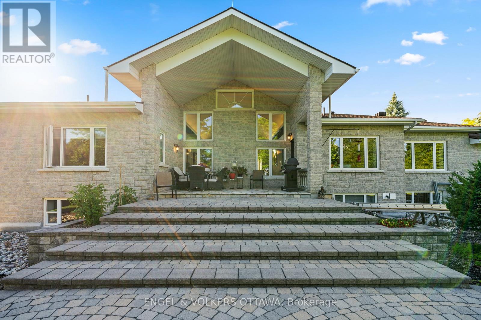1562 LAKESHORE DRIVE - 46