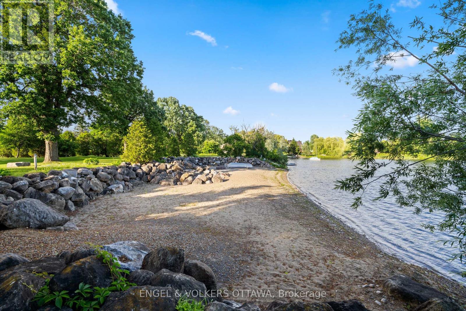 1562 LAKESHORE DRIVE - 48