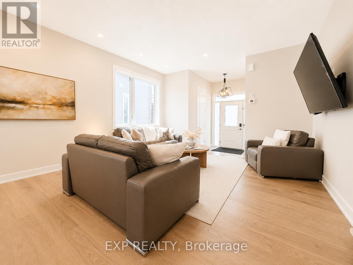 3 Bed, 3 Bath House for Sale in Ottawa – 647 CREVIER WALK, Ottawa – MLS# X13466300 - Image 10