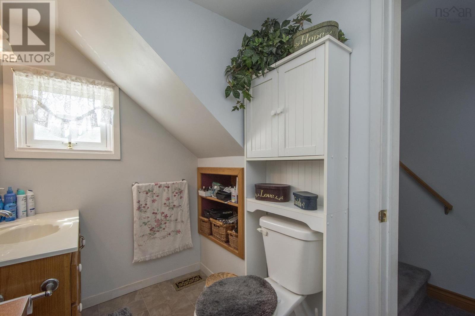 8770 Highway 201 - 28