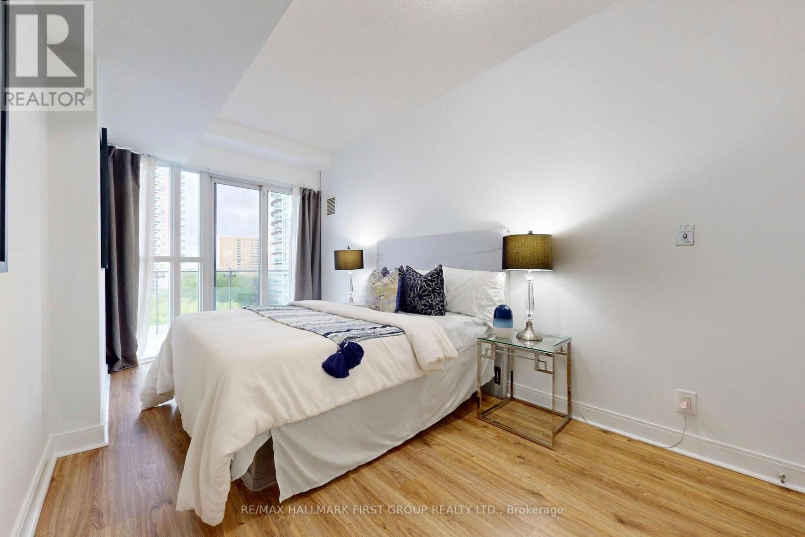 #603 50 ABSOLUTE AVENUE - 19