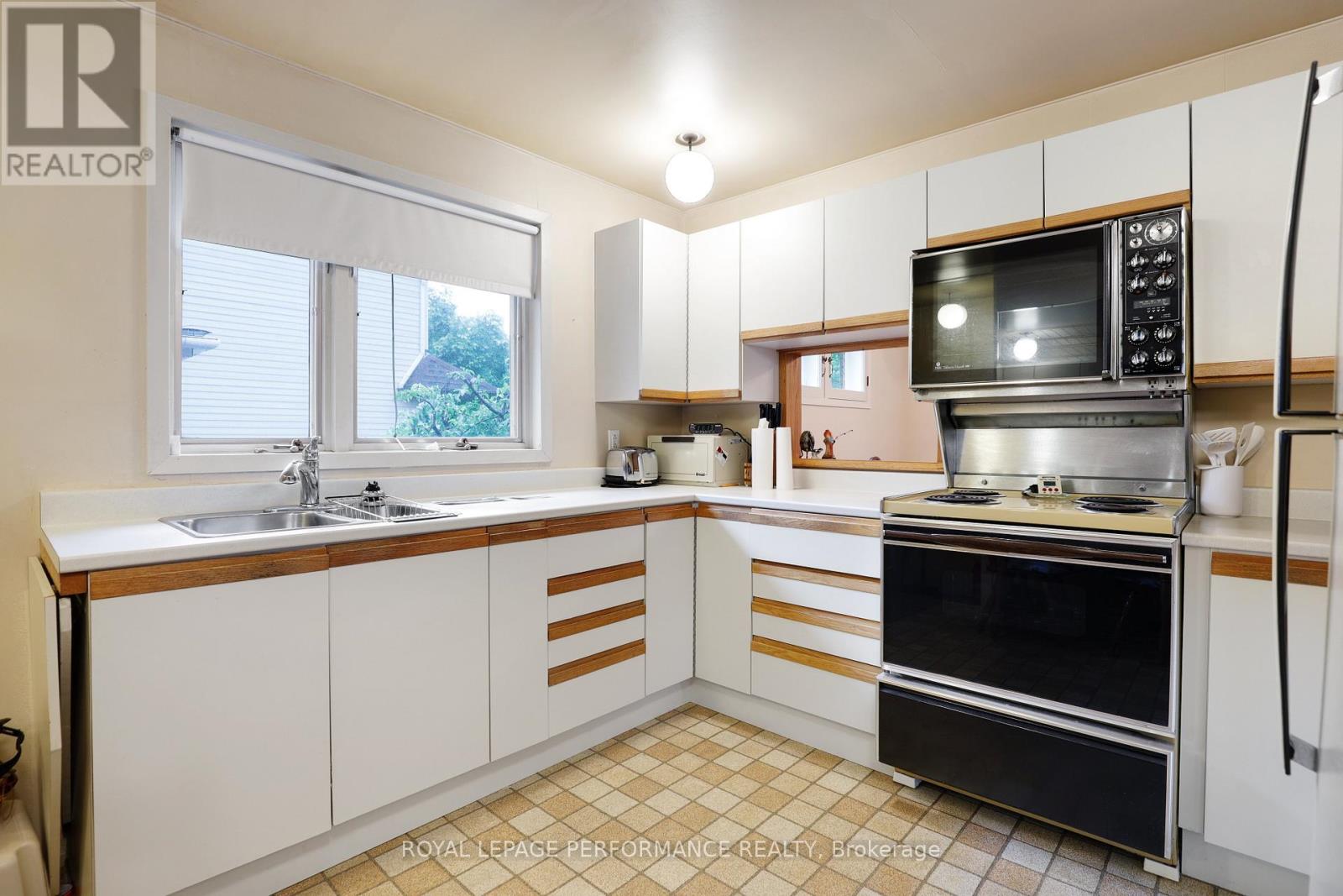 2061 FAIRBANKS AVENUE - 11