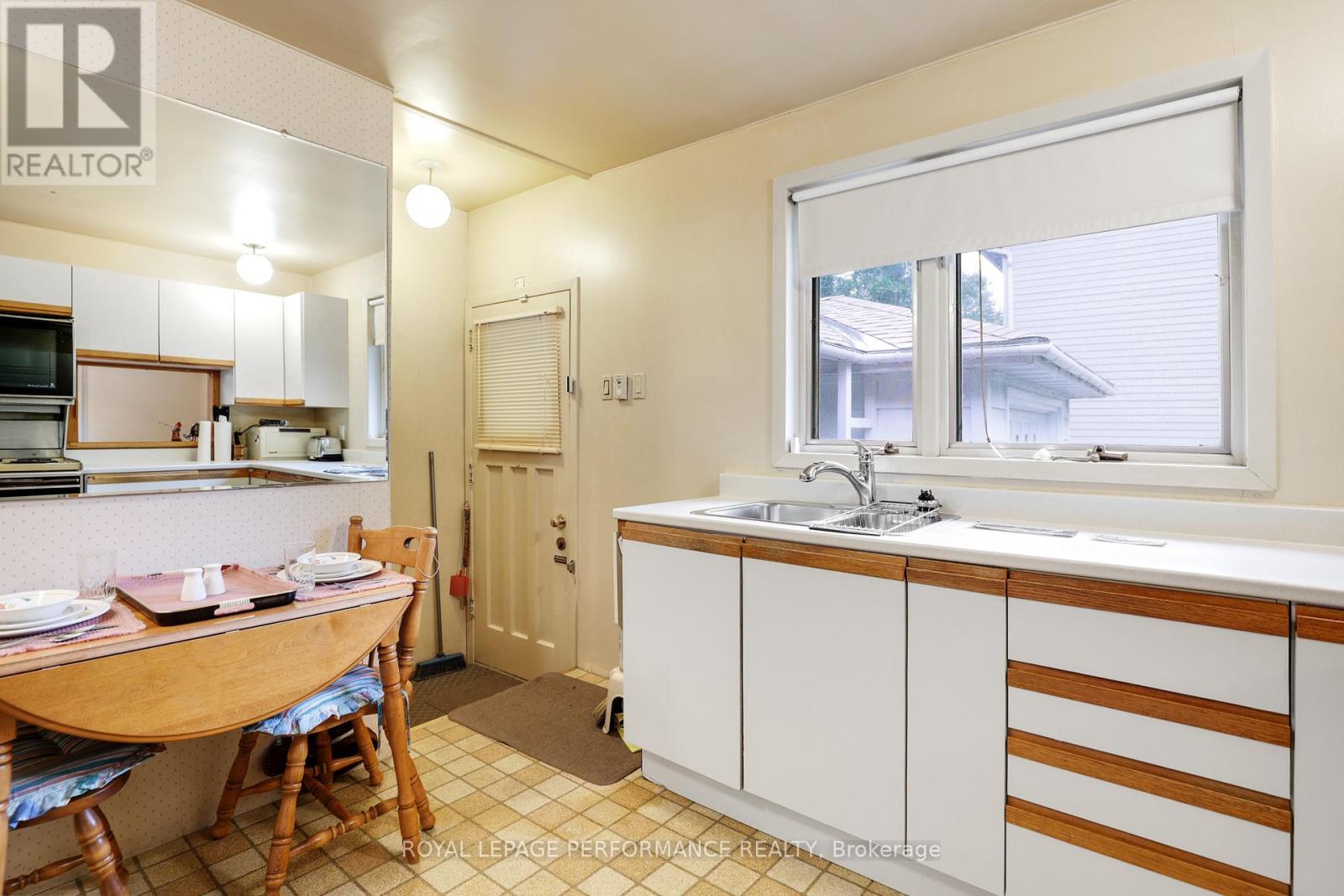 2061 FAIRBANKS AVENUE - 13