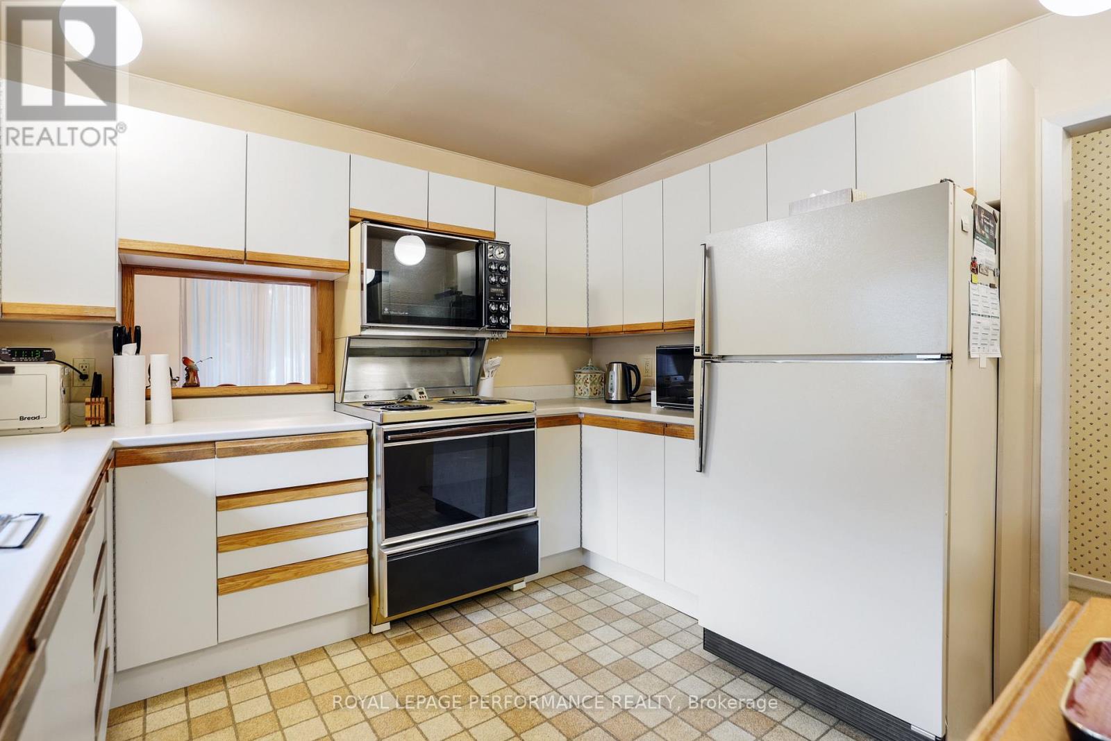 2061 FAIRBANKS AVENUE - 12