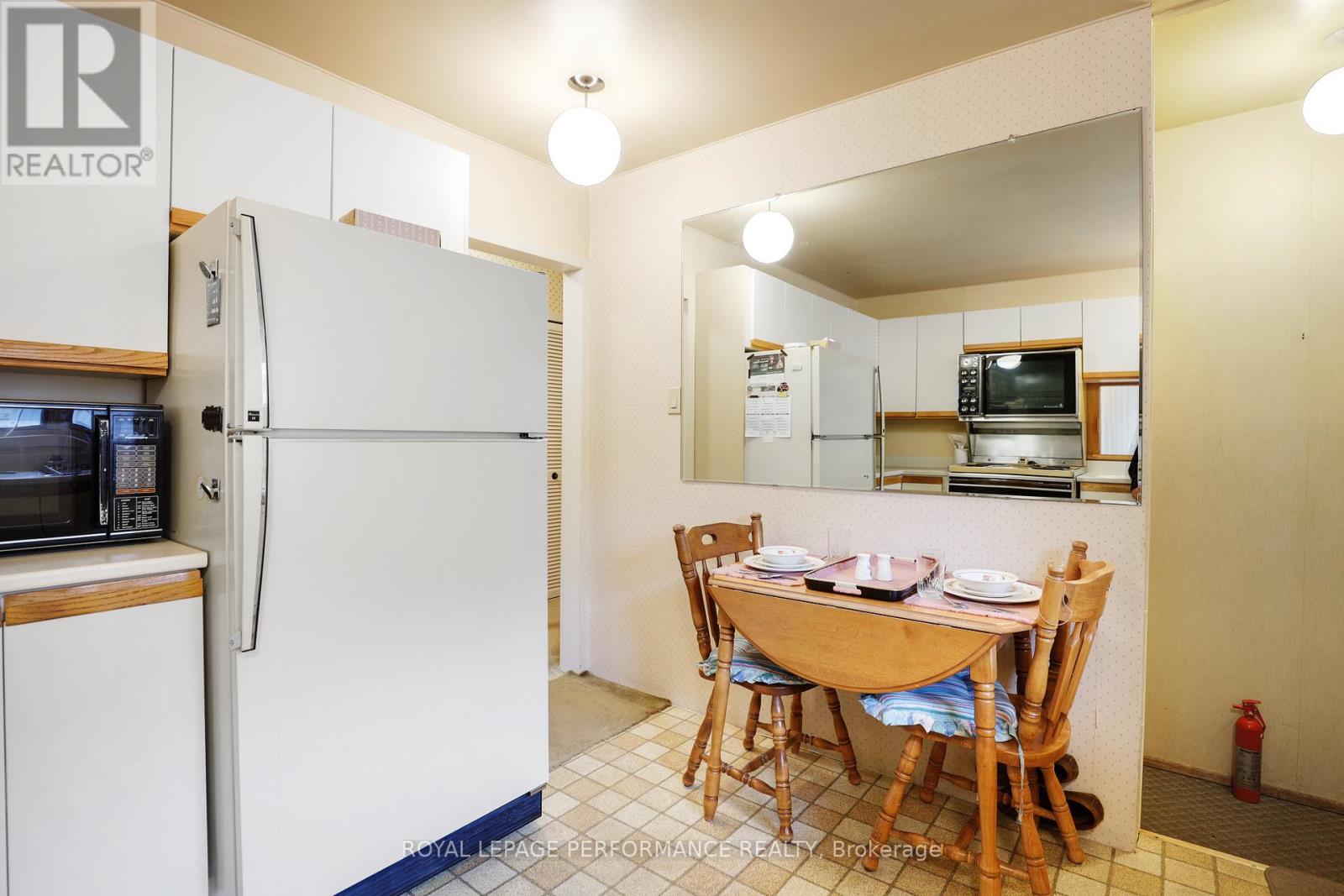 3 Bed, 2 Bath House for Sale in Ottawa – 2061 FAIRBANKS AVENUE, Ottawa – MLS# X13462794 - Image 14