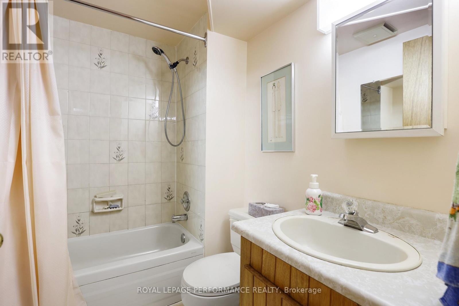 2061 FAIRBANKS AVENUE - 20
