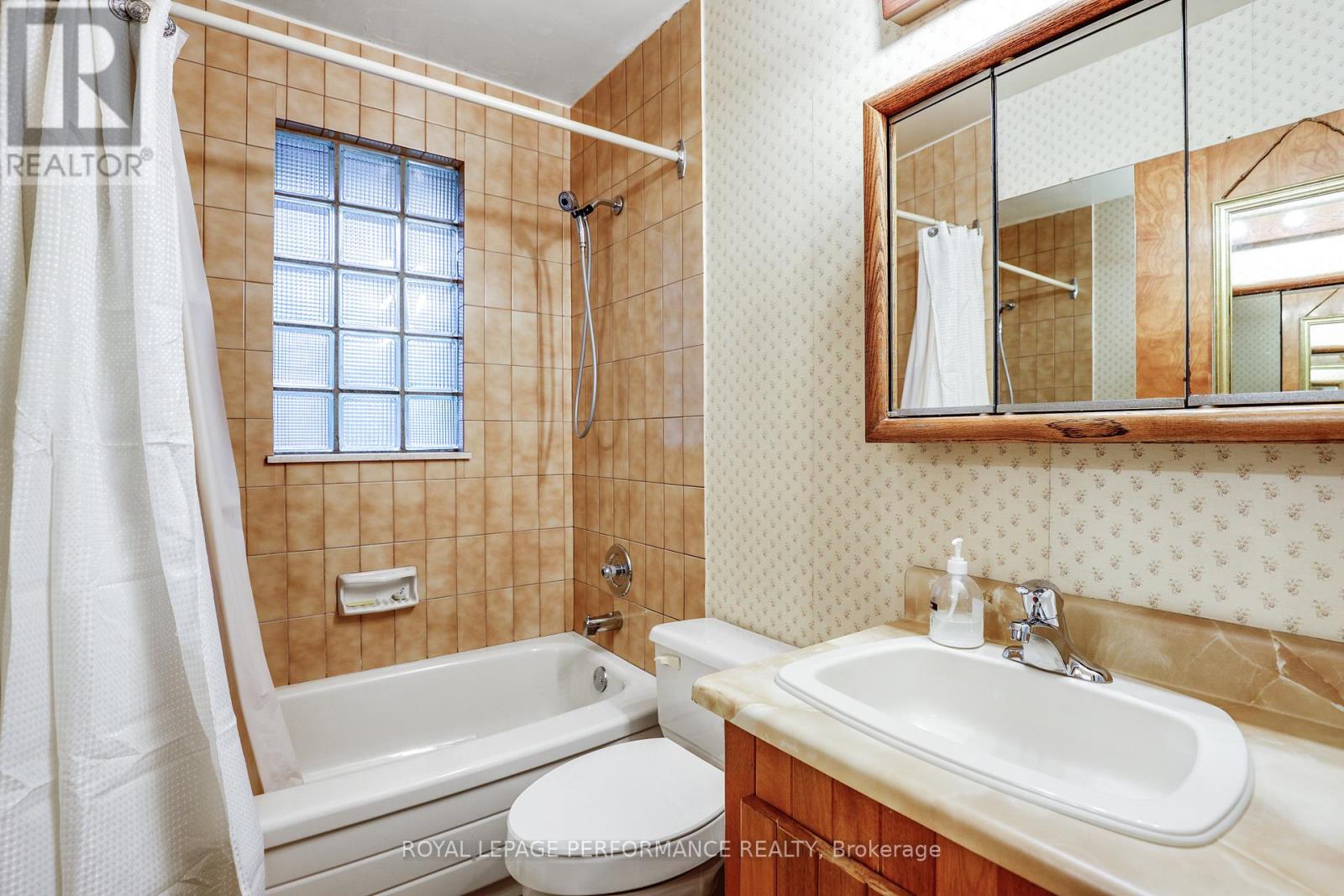 2061 FAIRBANKS AVENUE - 18