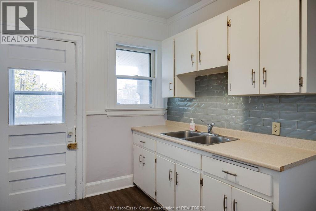 485 LOUIS AVENUE - 9