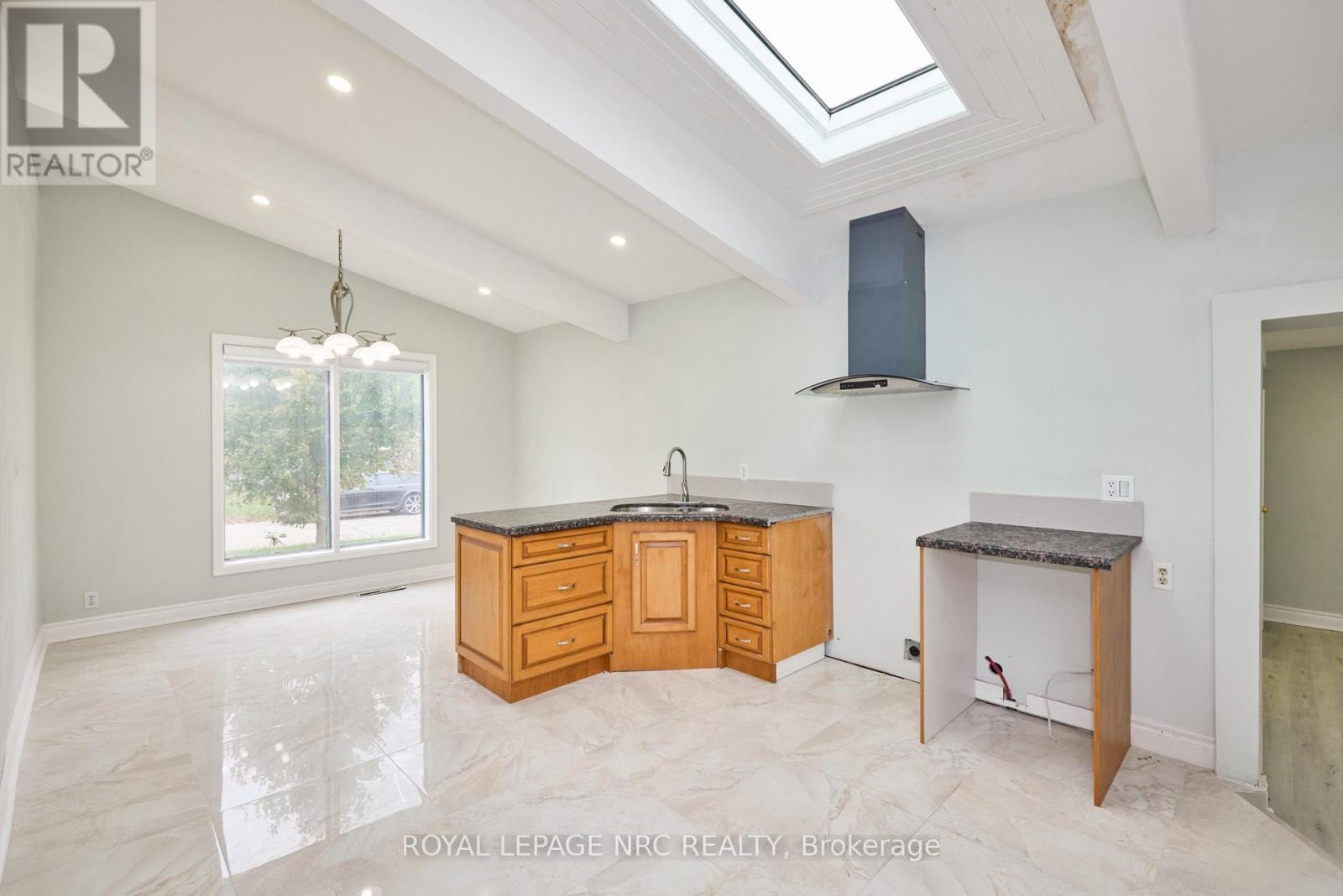 6673 HUGGINS STREET - 25