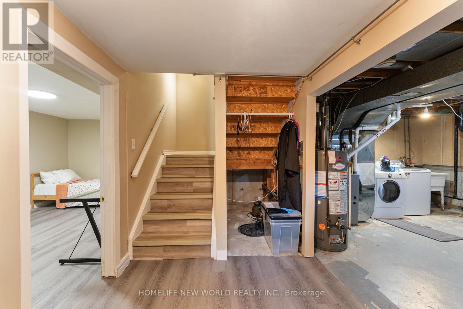 1445 ALDERSBROOK ROAD - 31