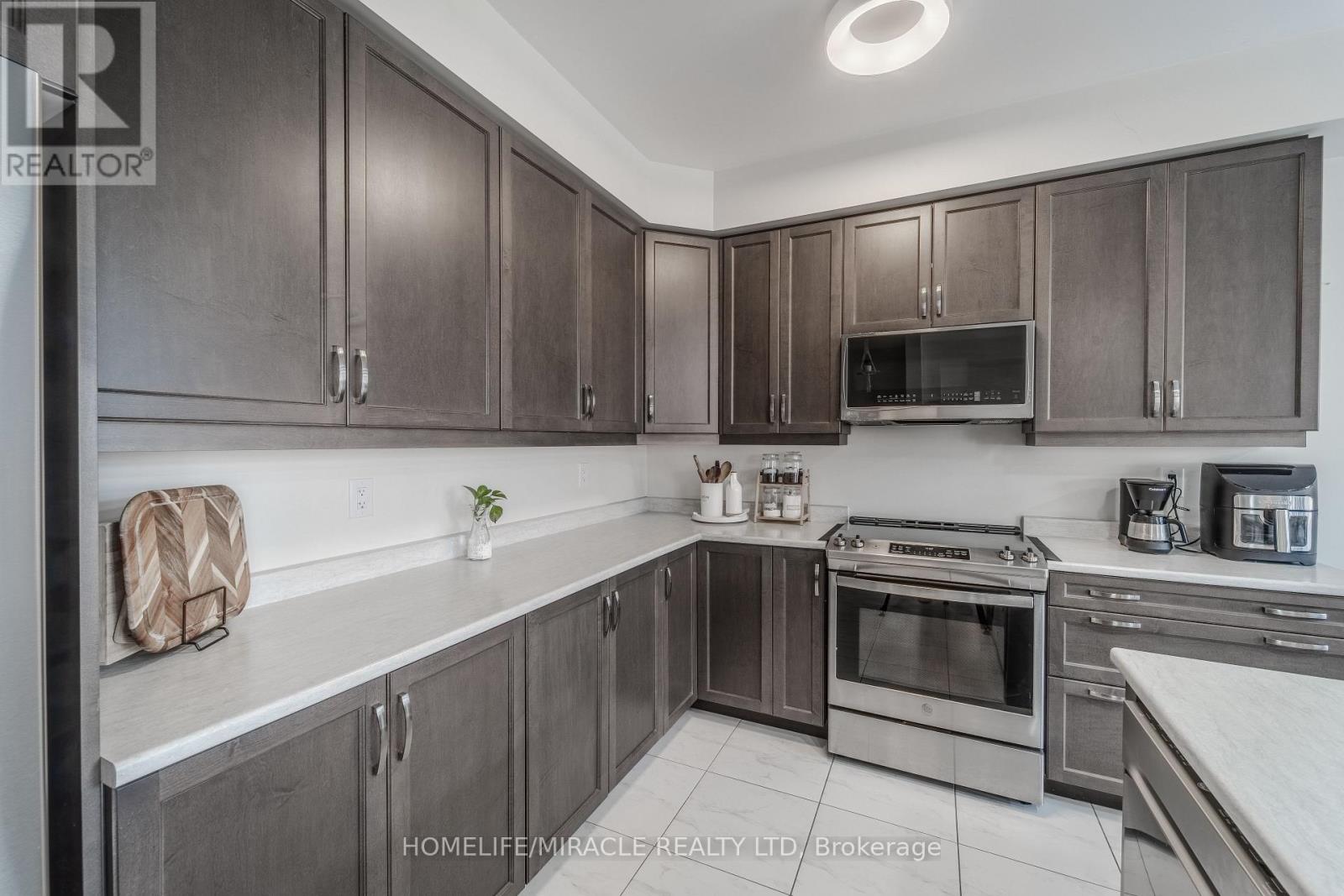 22 SANTOS DRIVE - 10