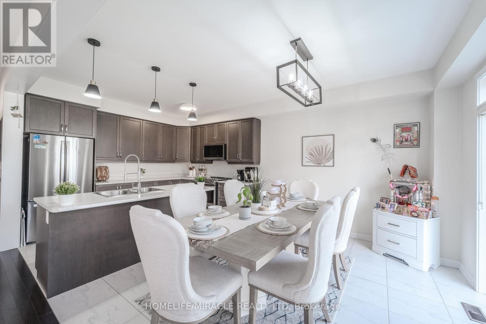 22 SANTOS DRIVE - 7