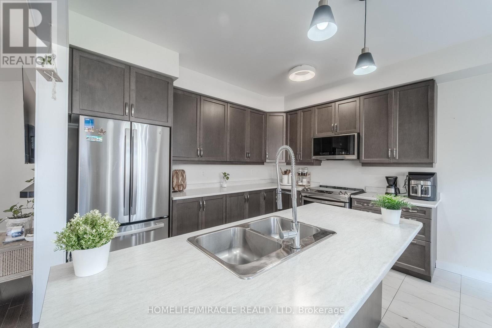 22 SANTOS DRIVE - 8