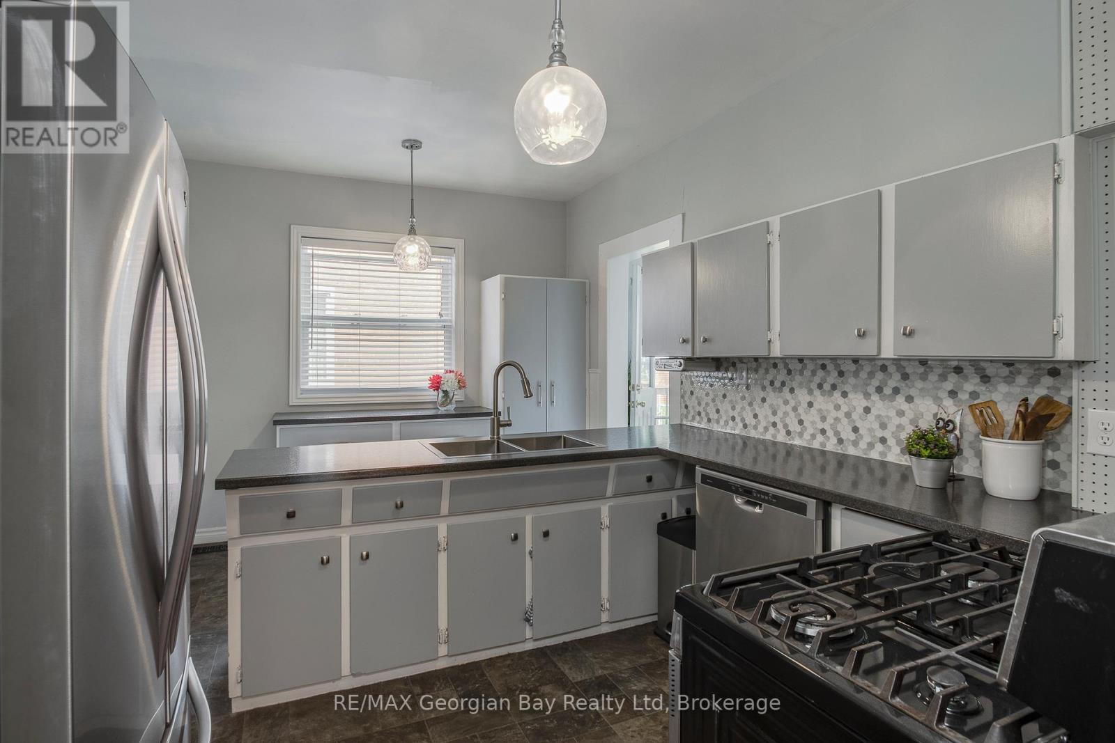 423 ELLEN STREET - 14