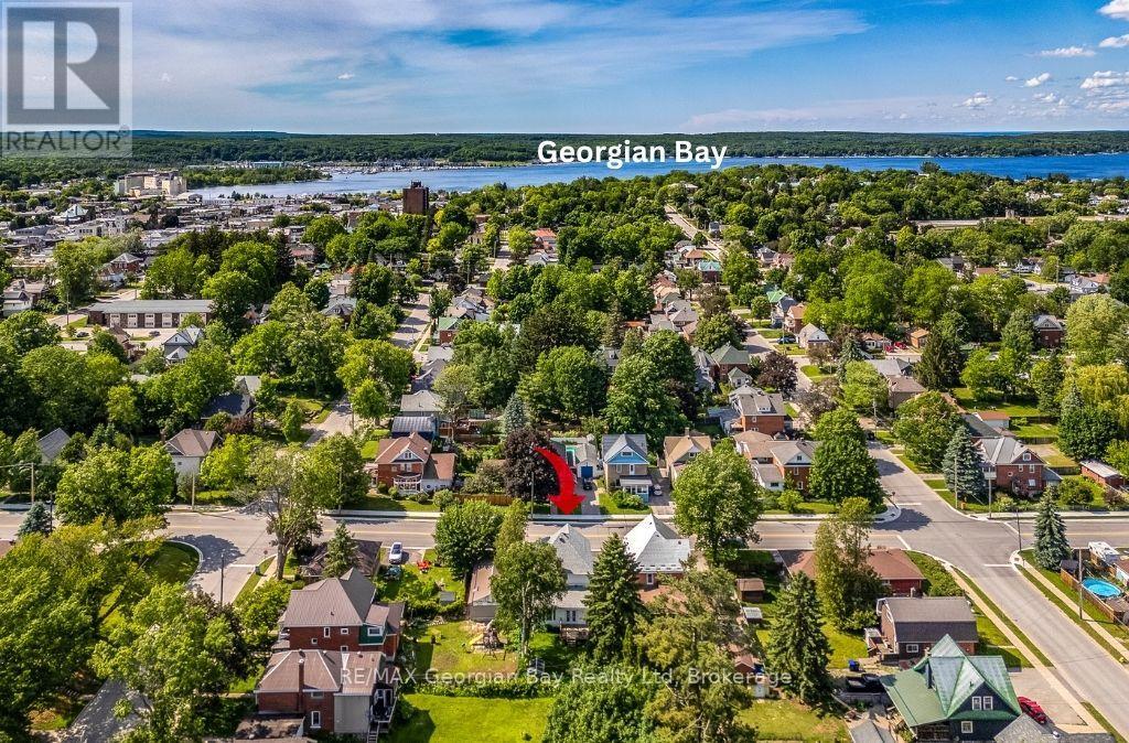 423 ELLEN STREET - 3