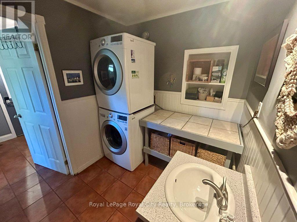 11 SHORELINE DRIVE - 16