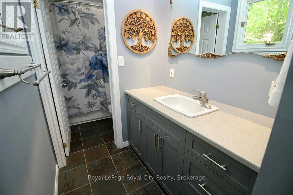11 SHORELINE DRIVE - 22