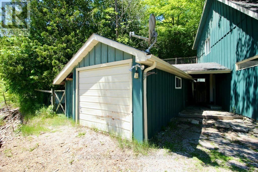 11 SHORELINE DRIVE - 33