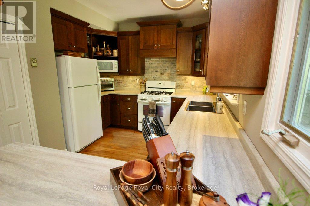11 SHORELINE DRIVE - 7