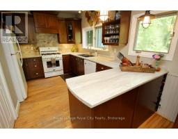 11 Shoreline Drive, Northern Bruce Peninsula, ON N0H1Z0 Photo 8