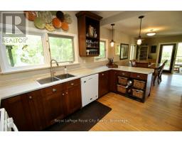 11 Shoreline Drive, Northern Bruce Peninsula, ON N0H1Z0 Photo 9